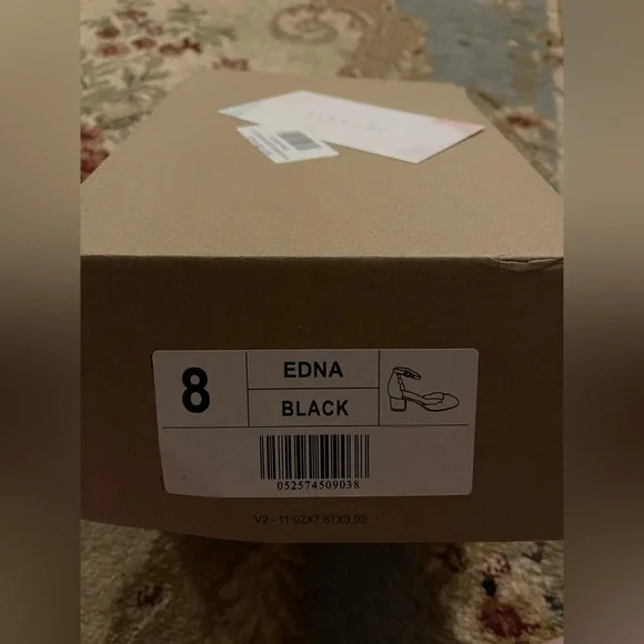 Journee Edna Women's High Heel Pumps - Picture 12 of 12